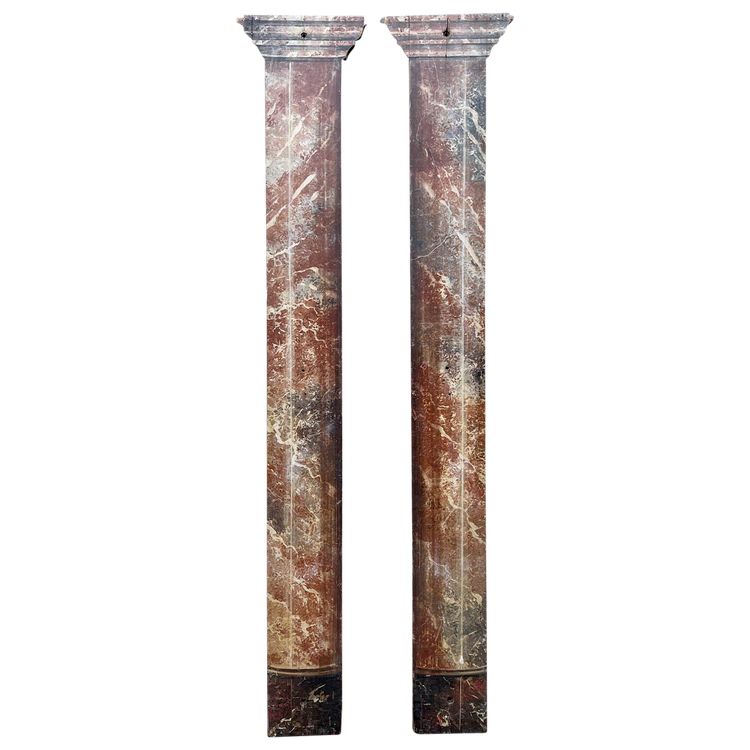 Coppie di colonne sceniche in legno dipinte in finto marmo e secondo l'Antico