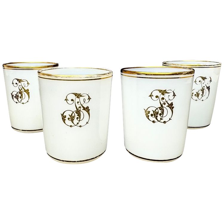 Suite De 4 Verres En Opaline Monogrammes