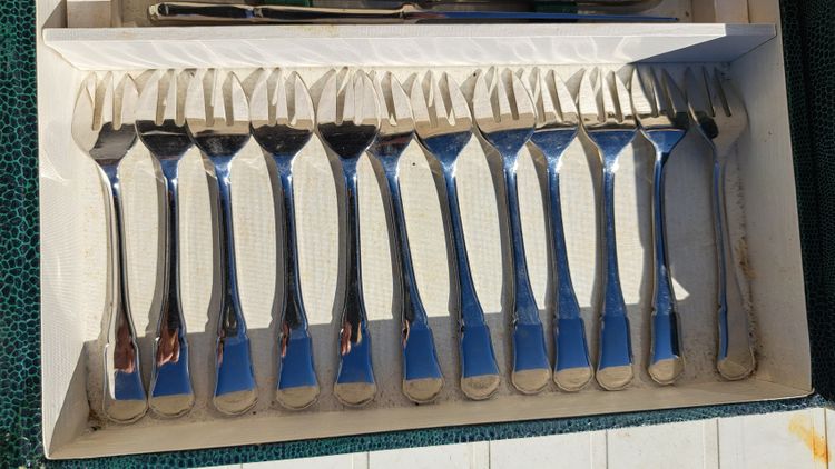 Antique 100-piece monogram cutlery set (18.8) France Inox