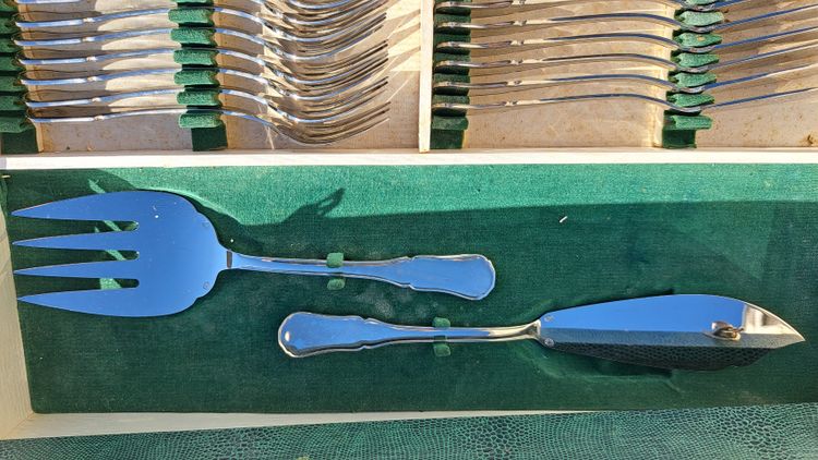 Antique 100-piece monogram cutlery set (18.8) France Inox
