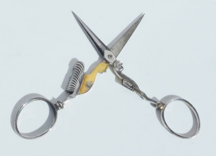 Paire de ciseaux à broder forme coq en acier nécessaire couture  fin XIXe début XXe
