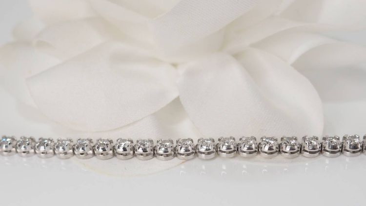 Bracciale fiume in oro bianco e diamanti 3 ct