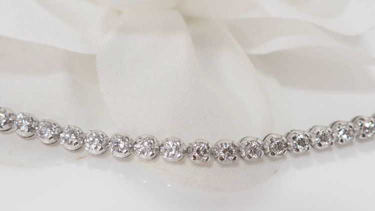 Bracciale fiume in oro bianco e diamanti 3 ct