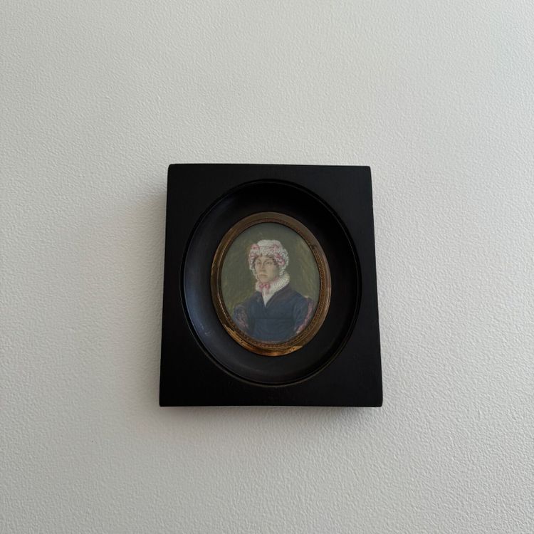 Miniature portrait of a woman with a headdress, first part of the 19th century