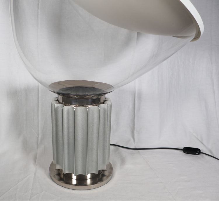 Lampe Taccia Flos datant des années 70 