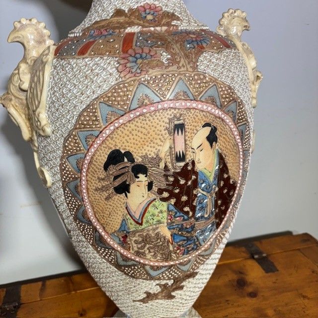 Antique Japanese Satsuma Ceramic Vases early 1900s Paintings . H 78 La 44