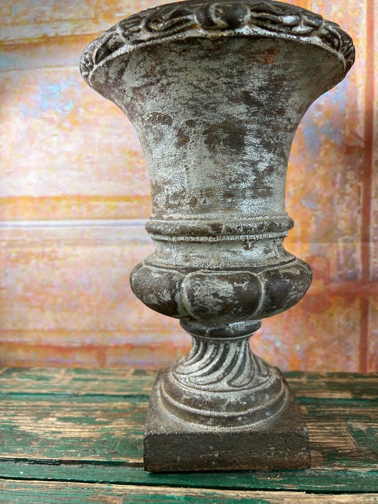 Coppia di vasi antichi in ghisa medicea, datati 1864, XIX secolo