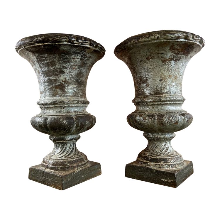 Coppia di vasi antichi in ghisa medicea, datati 1864, XIX secolo