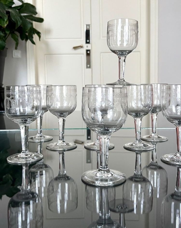 Service De Verres Soufflés Décorés d'Une Frise Gravée - XIXe Siècle