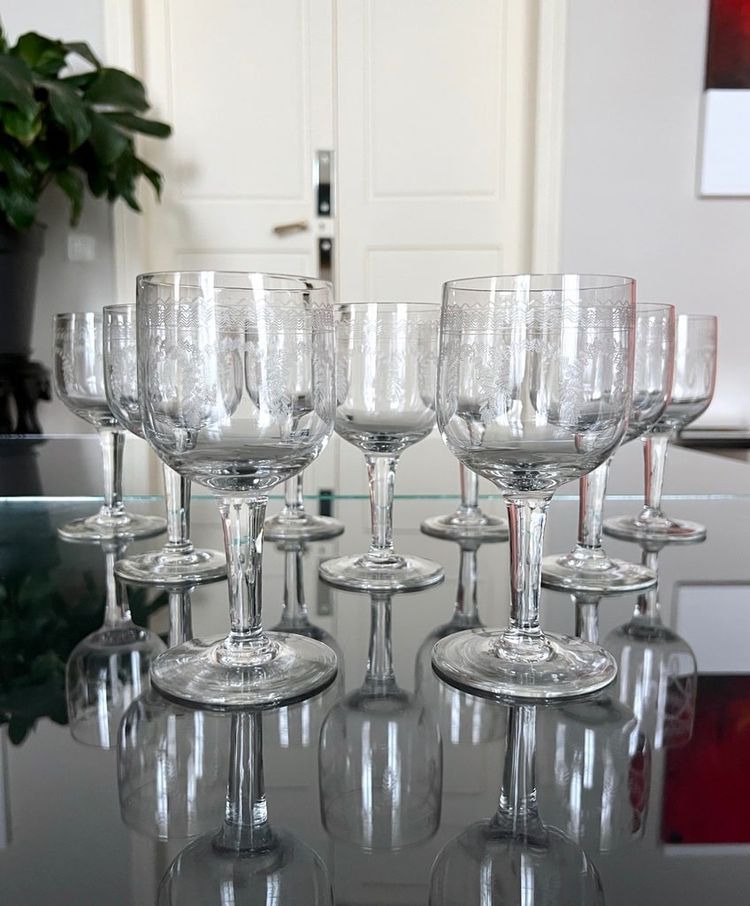 Service De Verres Soufflés Décorés d'Une Frise Gravée - XIXe Siècle