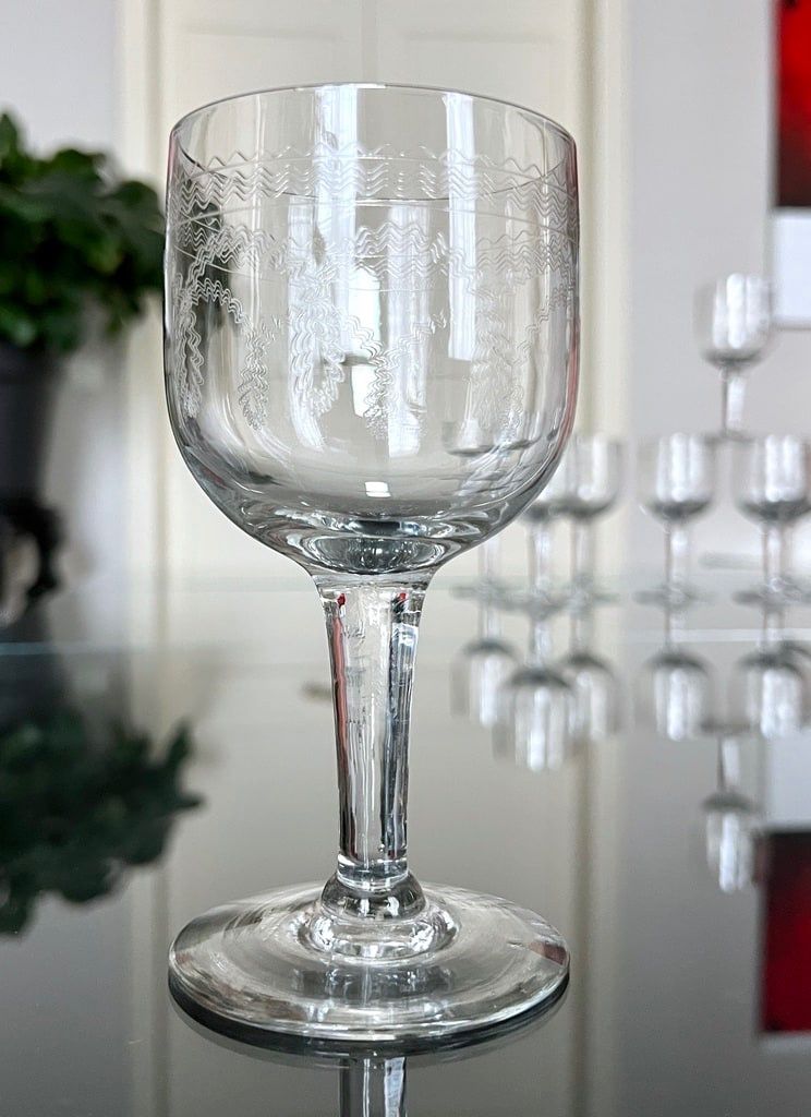 Service De Verres Soufflés Décorés d'Une Frise Gravée - XIXe Siècle