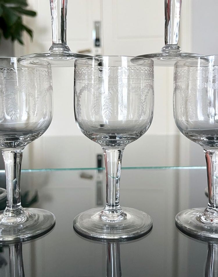 Service De Verres Soufflés Décorés d'Une Frise Gravée - XIXe Siècle