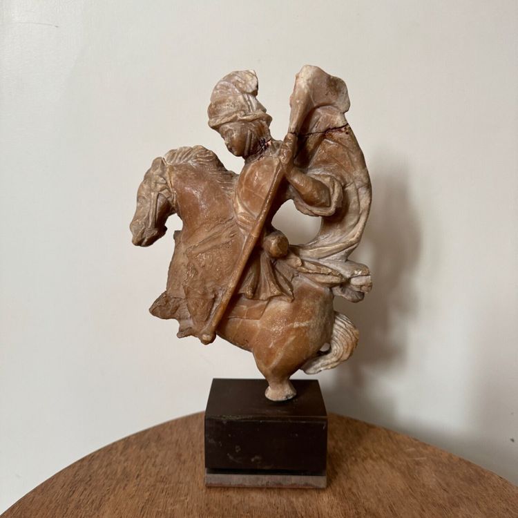 Scultura in alabastro di San Giorgio che uccide il drago, XVII secolo