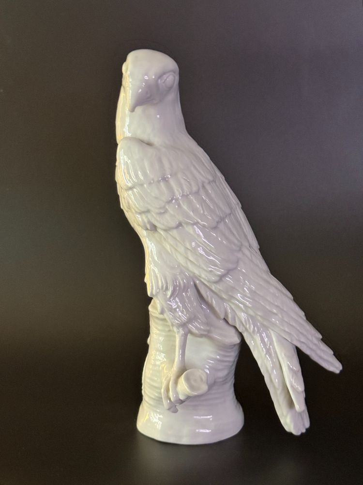 Berlin KPM Bird of Prey (Falcon) in porcelain H 24