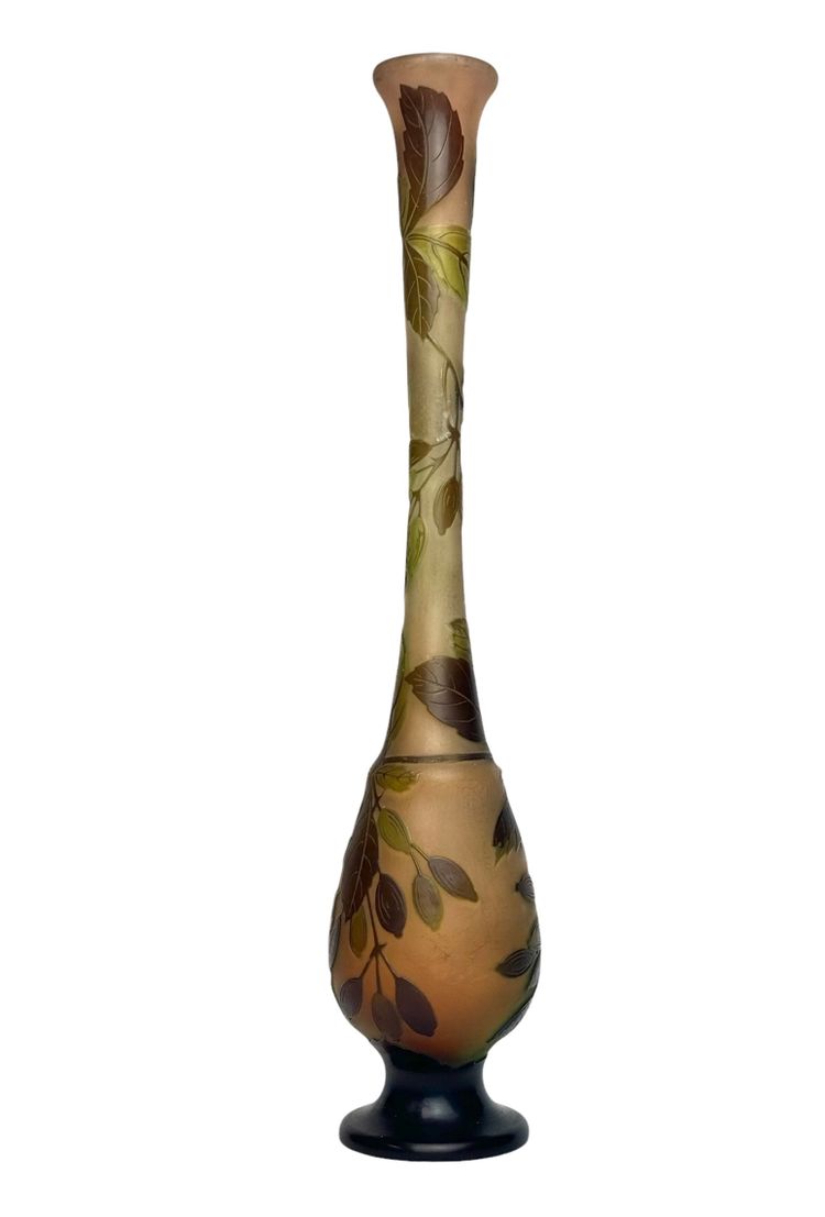 Gallé-Vase mit fruchtigem Olivenzweigdekor 