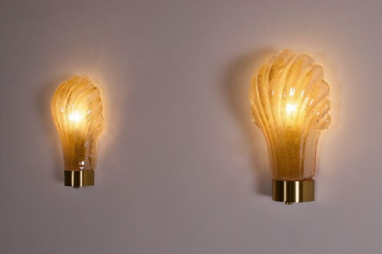 Pair of “shell” wall lights in Barovier Toso style.