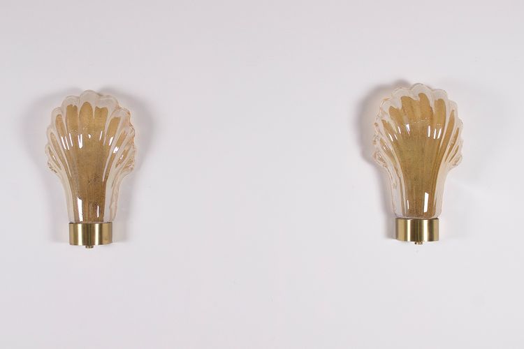 Pair of “shell” wall lights in Barovier Toso style.