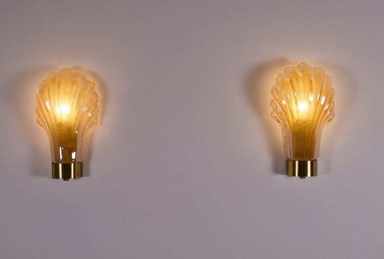 Pair of “shell” wall lights in Barovier Toso style.