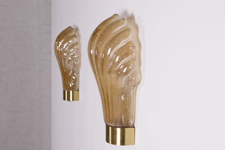 Pair of “shell” wall lights in Barovier Toso style.