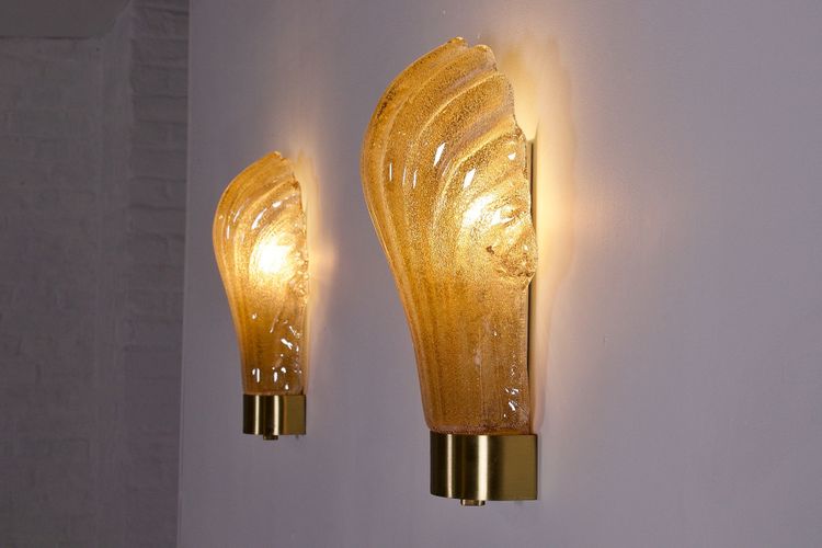 Pair of “shell” wall lights in Barovier Toso style.