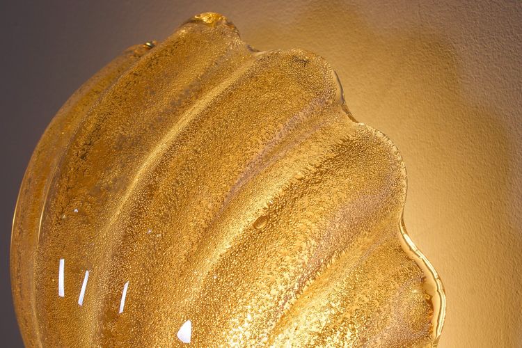 Pair of “shell” wall lights in Barovier Toso style.