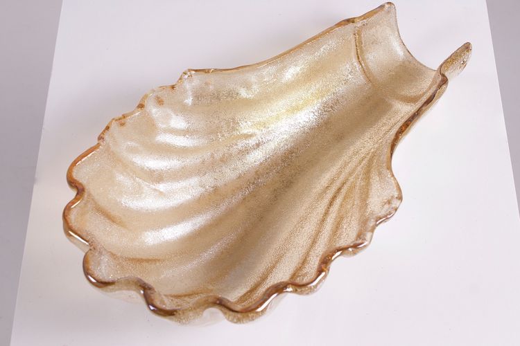 Pair of “shell” wall lights in Barovier Toso style.