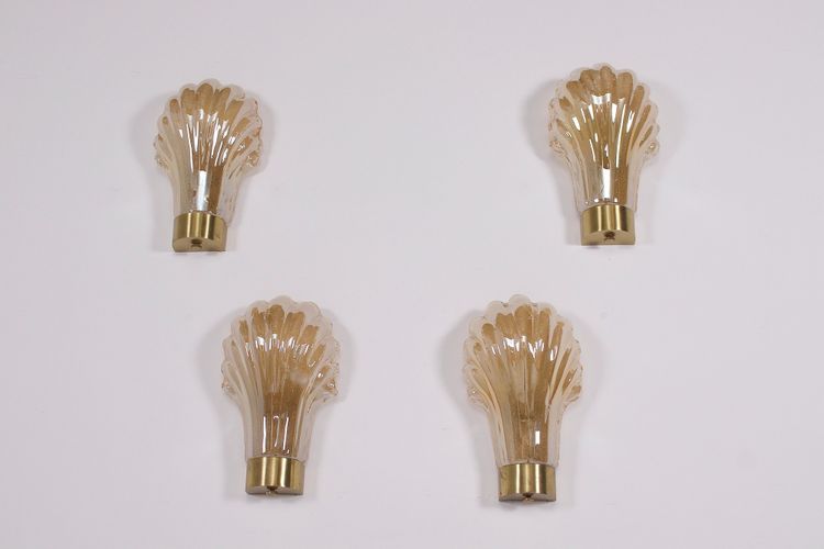 Pair of “shell” wall lights in Barovier Toso style.
