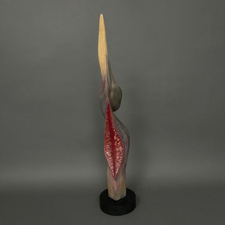 Sculpture en bois par Calin Hentea XXe femme à l'oiseau 