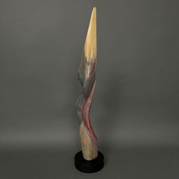 Sculpture en bois par Calin Hentea XXe femme à l'oiseau 
