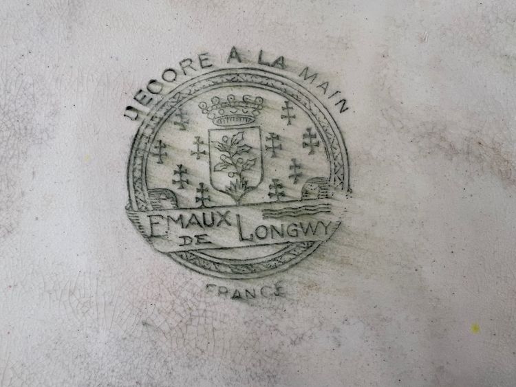 Dessous de plat en émaux de Longwy, motif fleuri, décoré à la main