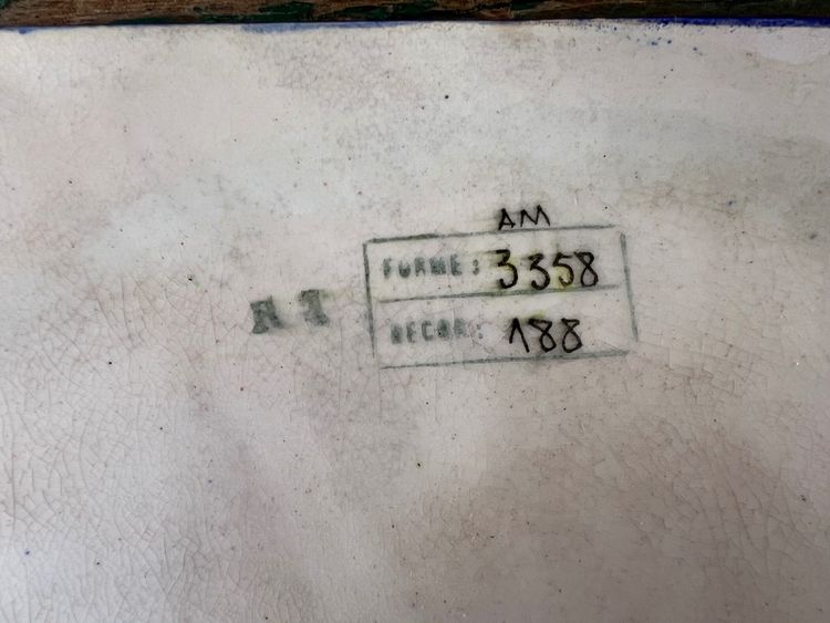 Dessous de plat en émaux de Longwy, motif fleuri, décoré à la main