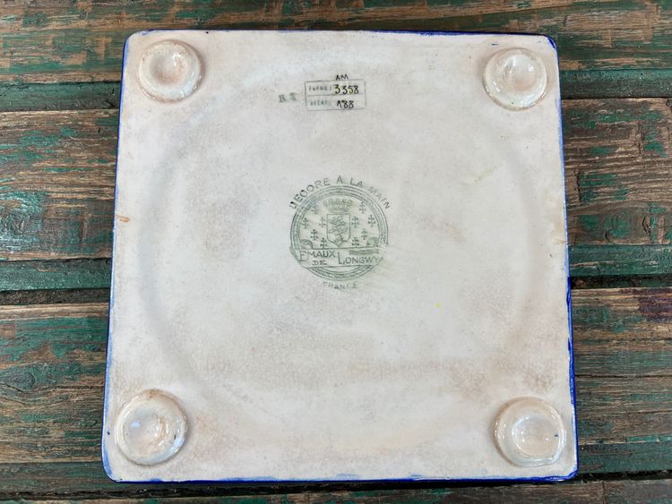 Dessous de plat en émaux de Longwy, motif fleuri, décoré à la main