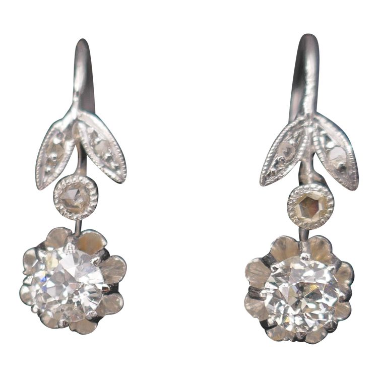 Boucles d'Oreilles Ornées De 2 Diamants, 0,60 carat.