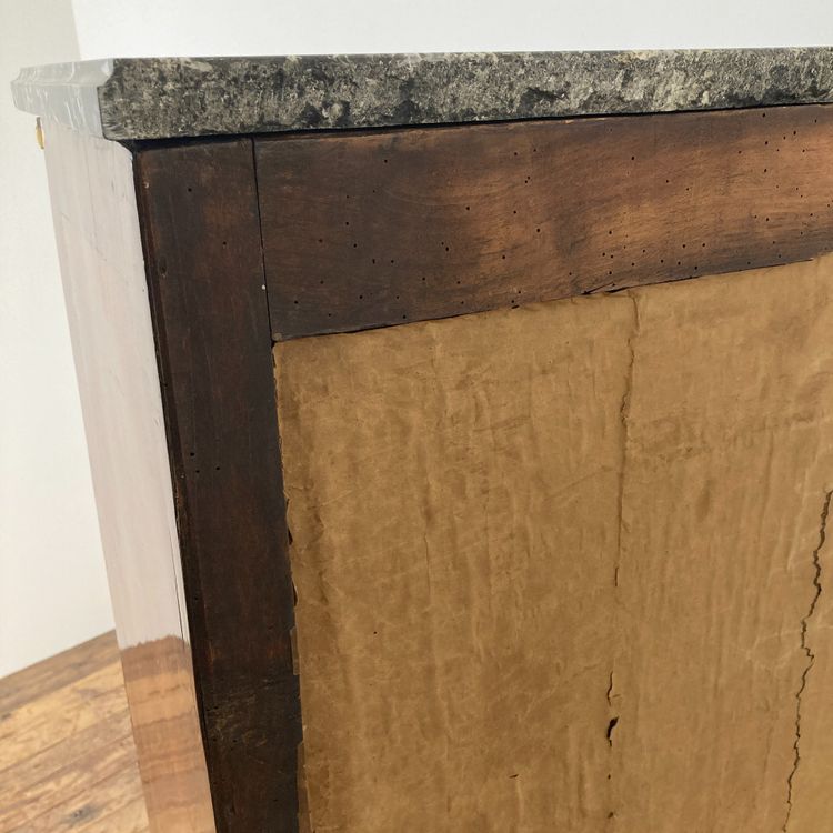 Piccola segretaria del XVIII secolo timbrata