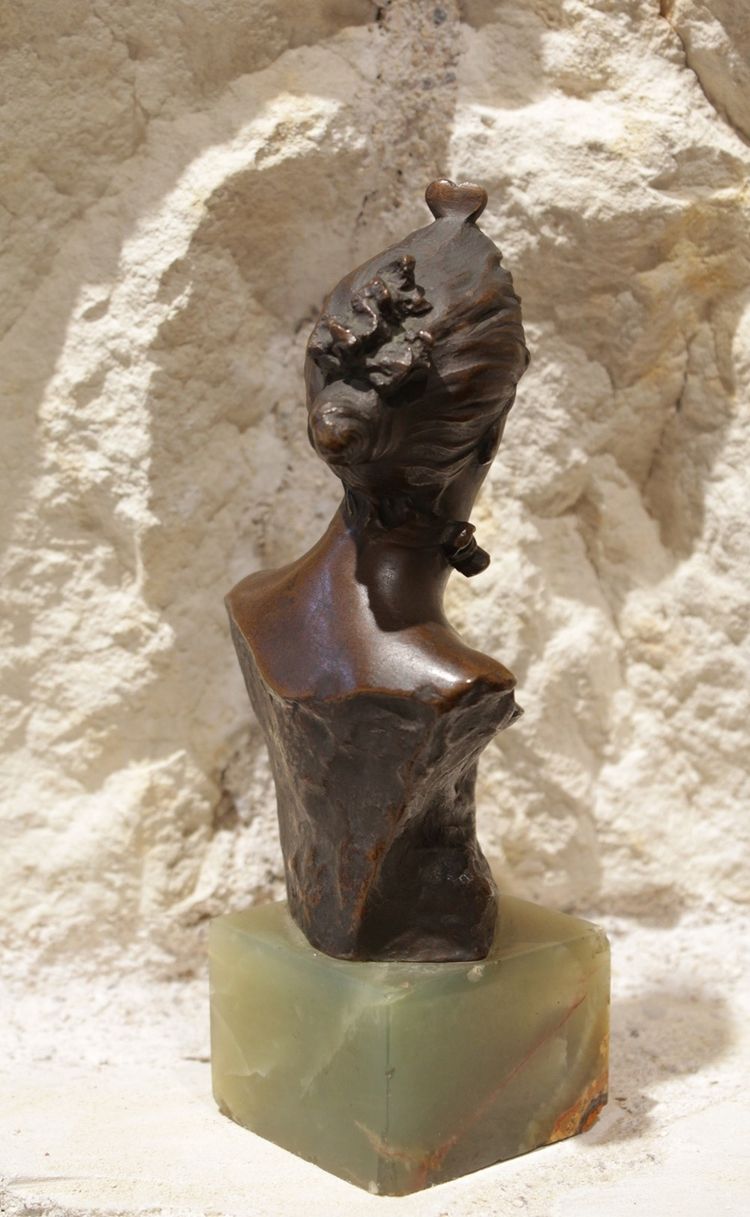 Scultura in bronzo Busto di donna con cuore e onice firmata Jean Garnier (1853-1930), circa 1900