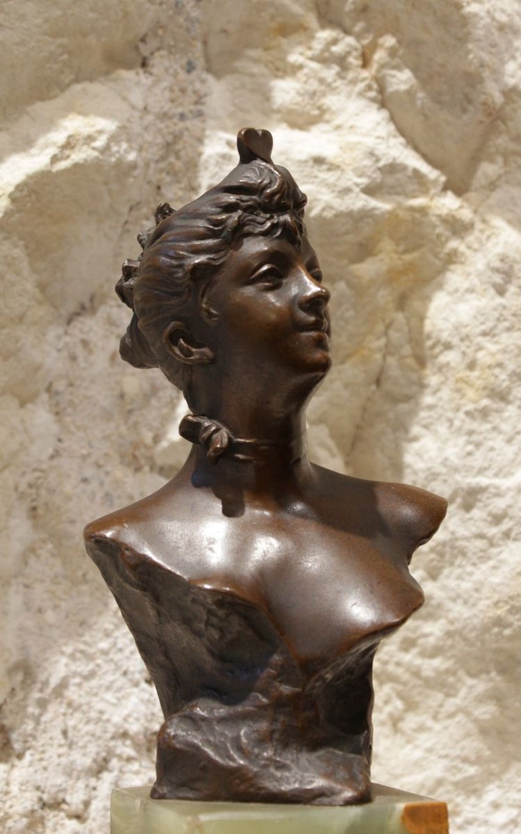 Scultura in bronzo Busto di donna con cuore e onice firmata Jean Garnier (1853-1930), circa 1900