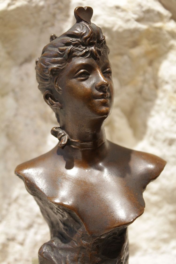Scultura in bronzo Busto di donna con cuore e onice firmata Jean Garnier (1853-1930), circa 1900