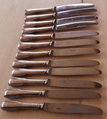 24 couteaux en métal argenté ERCUIS modèle Perles