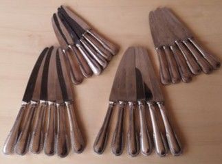 24 couteaux en métal argenté ERCUIS modèle Perles