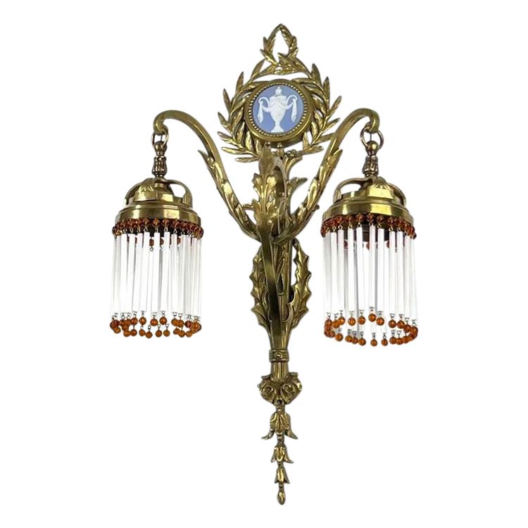 Lampada da parete in bronzo, porcellana e perle di vetro - Fine XIX inizio XX secolo