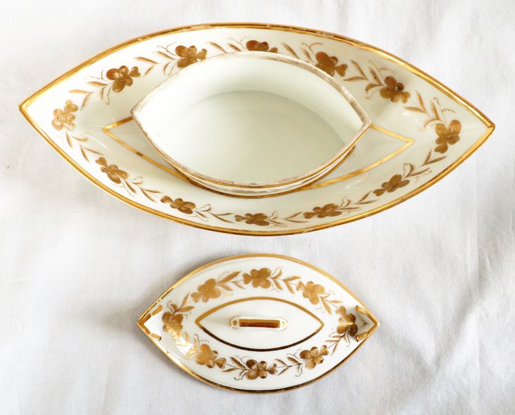 Beurrier en porcelaine de Paris d'époque Directoire fin XVIIIe dans le goût de Locré