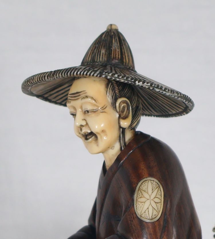 Okimono in legno e avorio, Giappone, periodo Meiji
