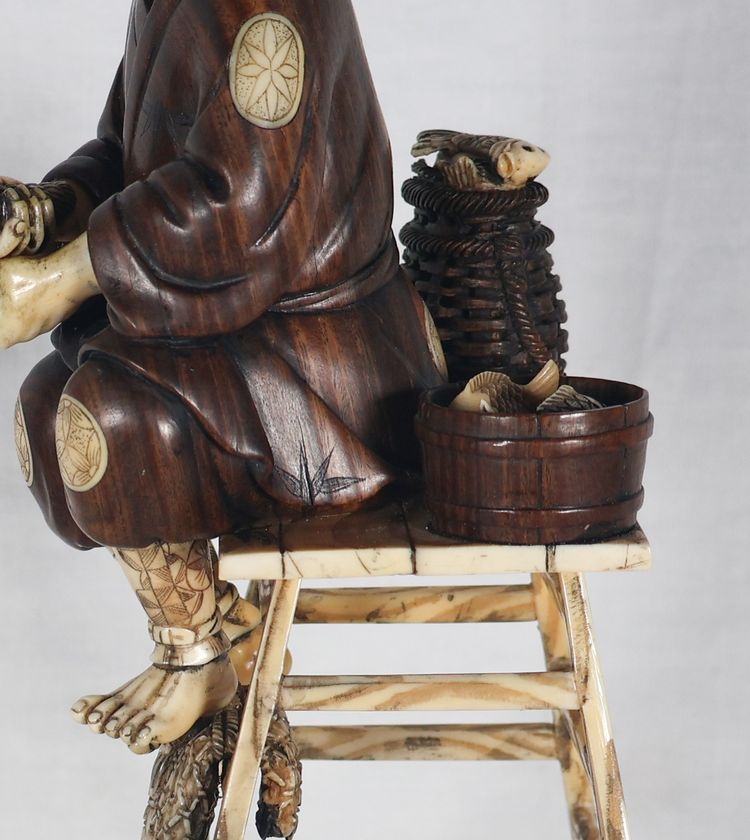 Okimono in legno e avorio, Giappone, periodo Meiji