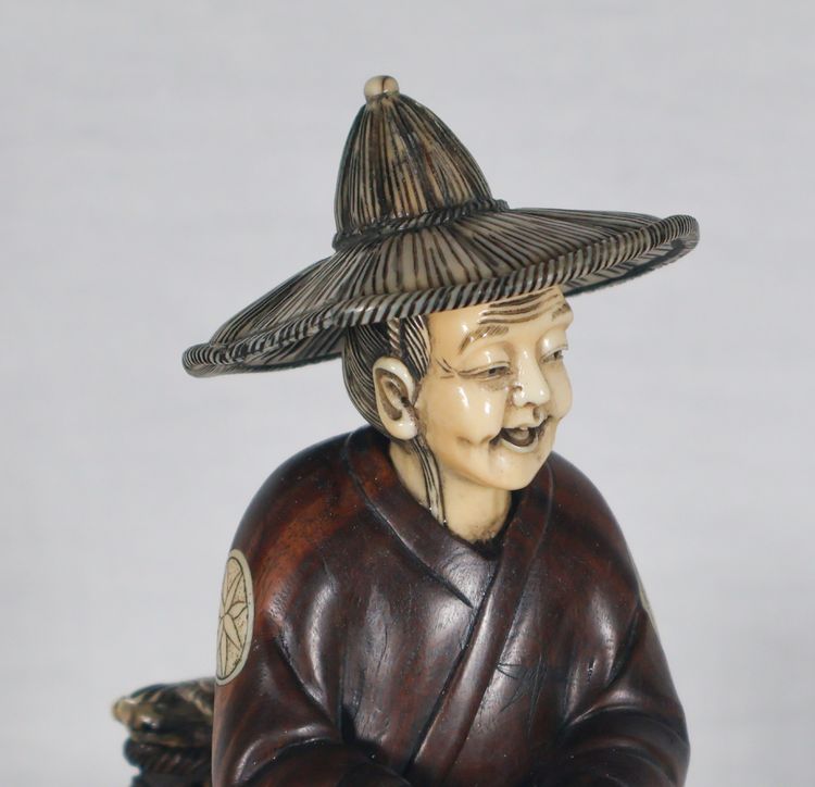 Okimono in legno e avorio, Giappone, periodo Meiji