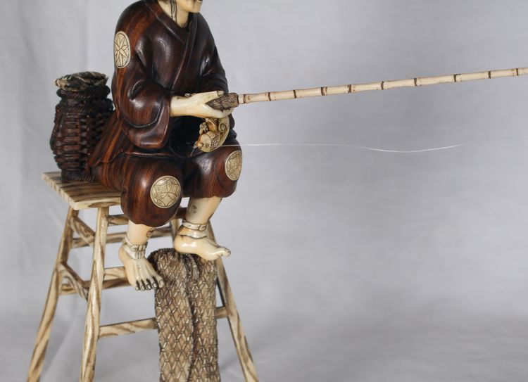Okimono in legno e avorio, Giappone, periodo Meiji
