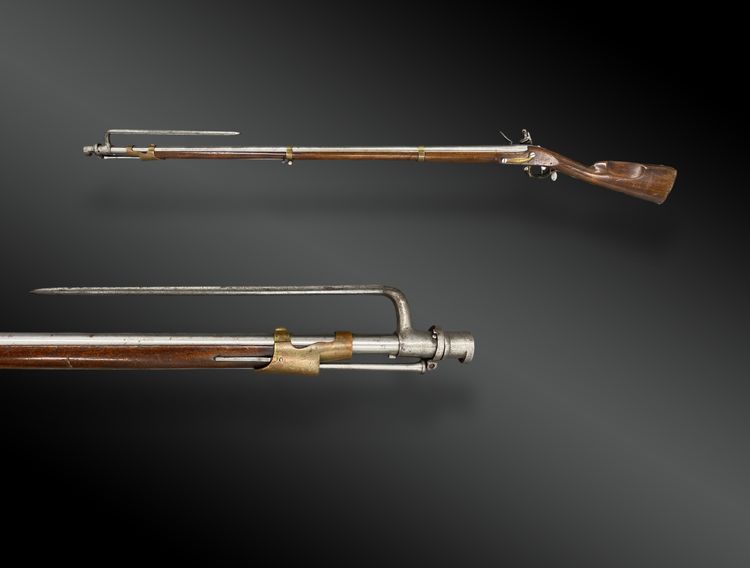 Rifle of the students of the Military Schools, M. de Versailles, model 1817 with its bayonet.