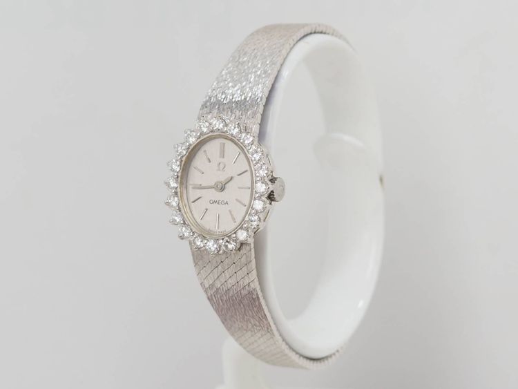 Montre Omega en or blanc et diamants