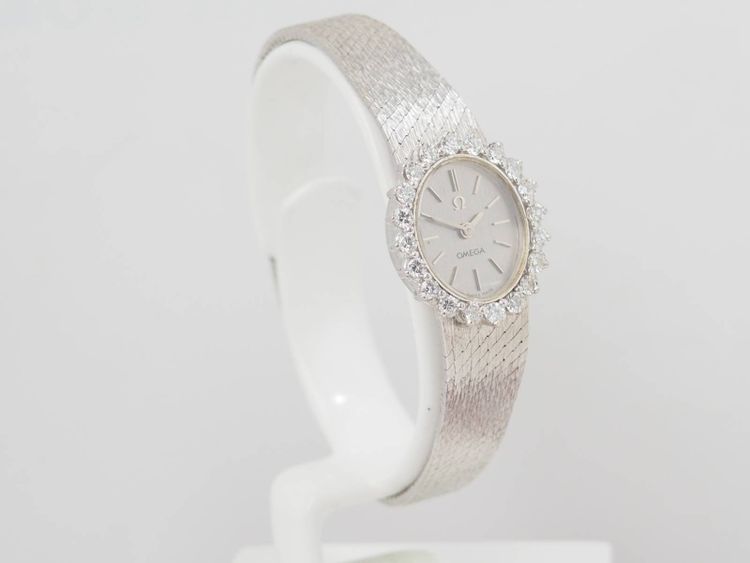 Montre Omega en or blanc et diamants