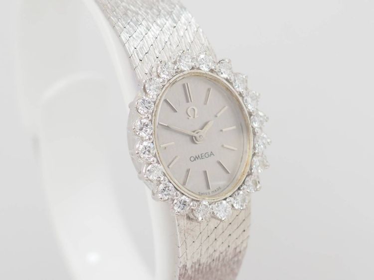 Montre Omega en or blanc et diamants