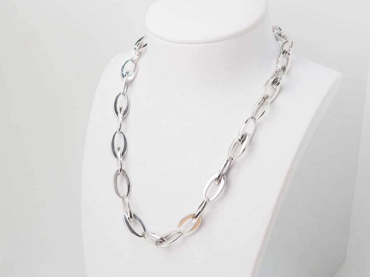Collier maille ovale en or blanc